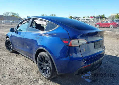 2022 Tesla Model Y Long Range Dual Motor All-Wheel Drive z USA, uszkodzony, nr VIN 7SAYGDEE0NF344188